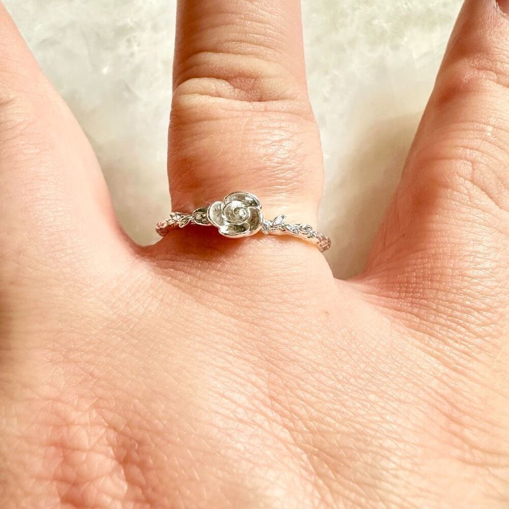 Delicate adjustable rose style ring 